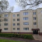 Renoveeritud kortermaja fassaad Viljandis, Riia 49 – hele tellisedisainiga Nichiha kiudtsementpaneelid (EFF1321)